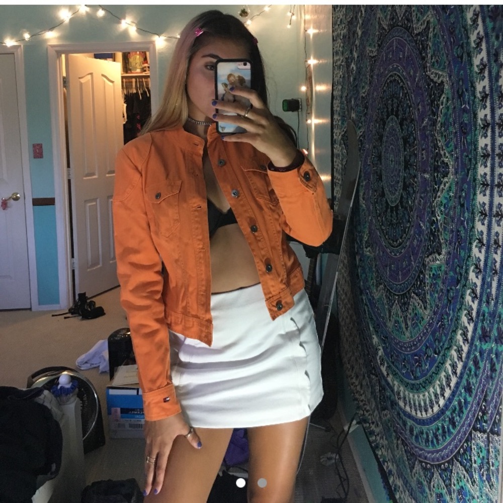 TOMMY HILFIGER CROPPED FITTED DENIM JACKET